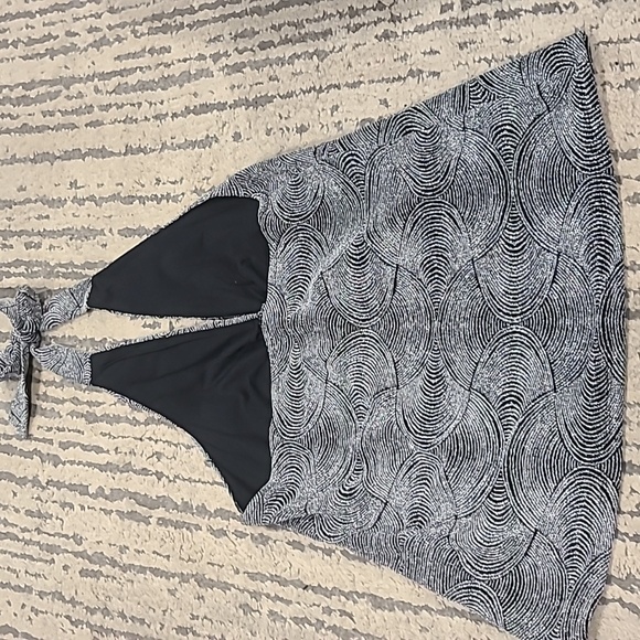 NWOT Rickis silver shimmer halter top - Picture 7 of 9